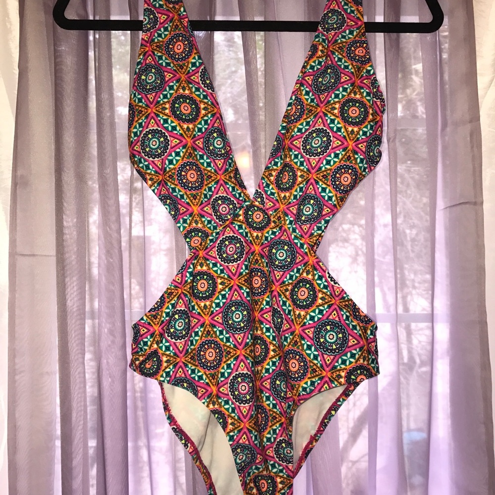 ✨NWOT VOLCOM one piece swimsuit